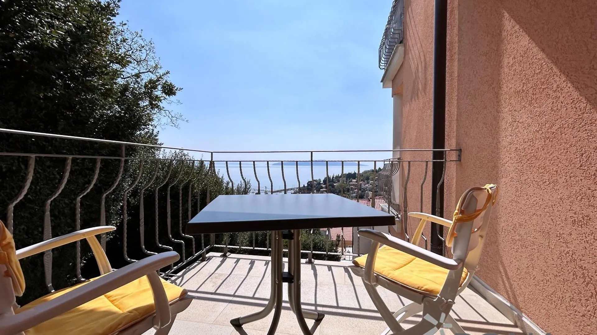 Rona Spacious Apartment With A Panoramic View Ičići