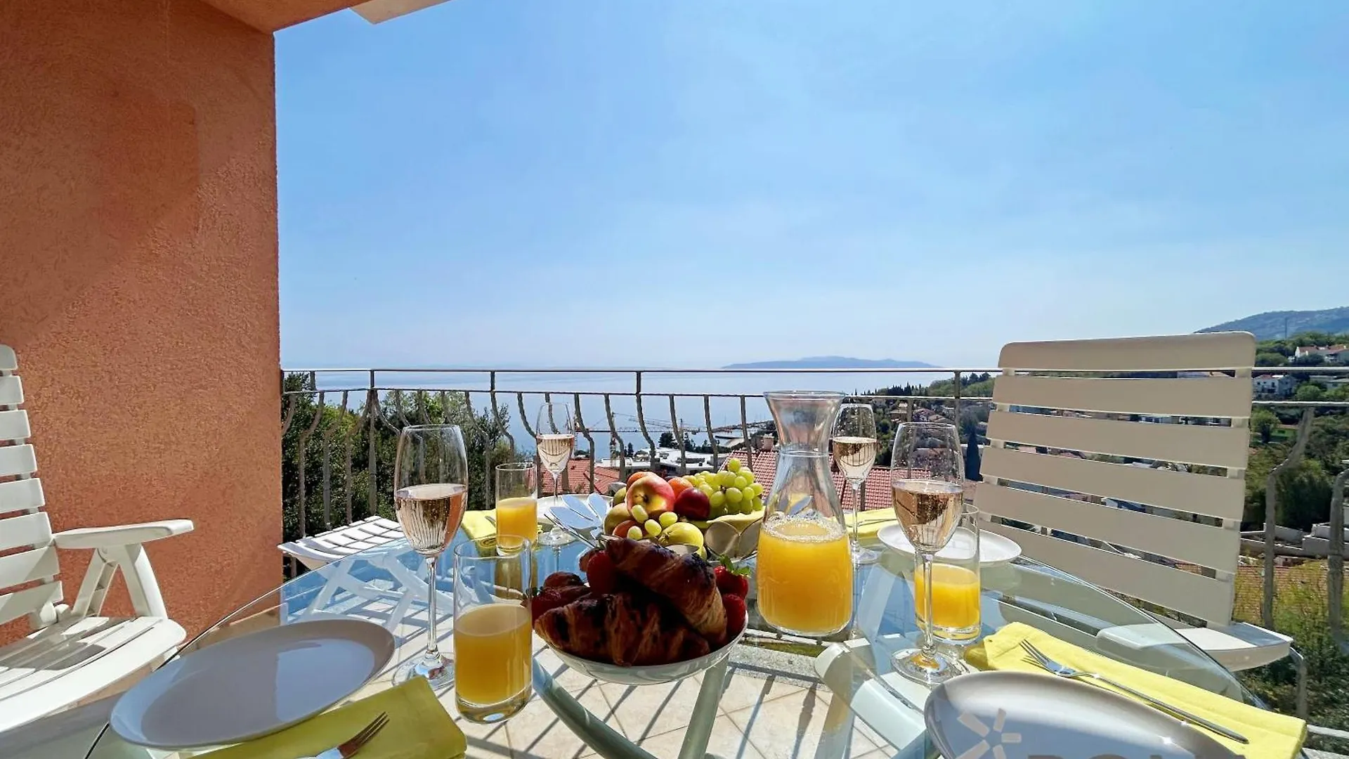 Rona Spacious Apartment With A Panoramic View Ičići