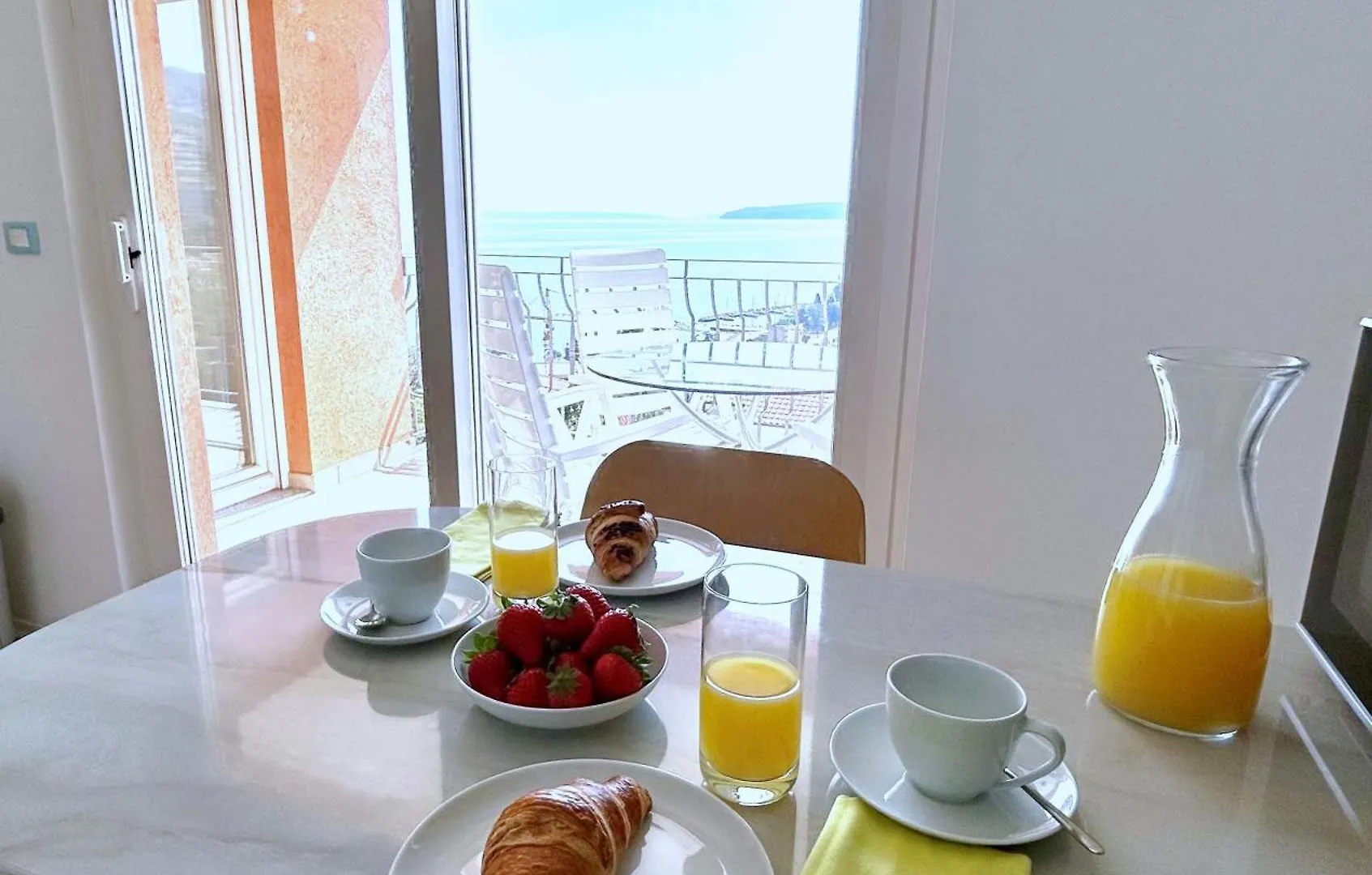 Rona Spacious Apartment With A Panoramic View Ičići